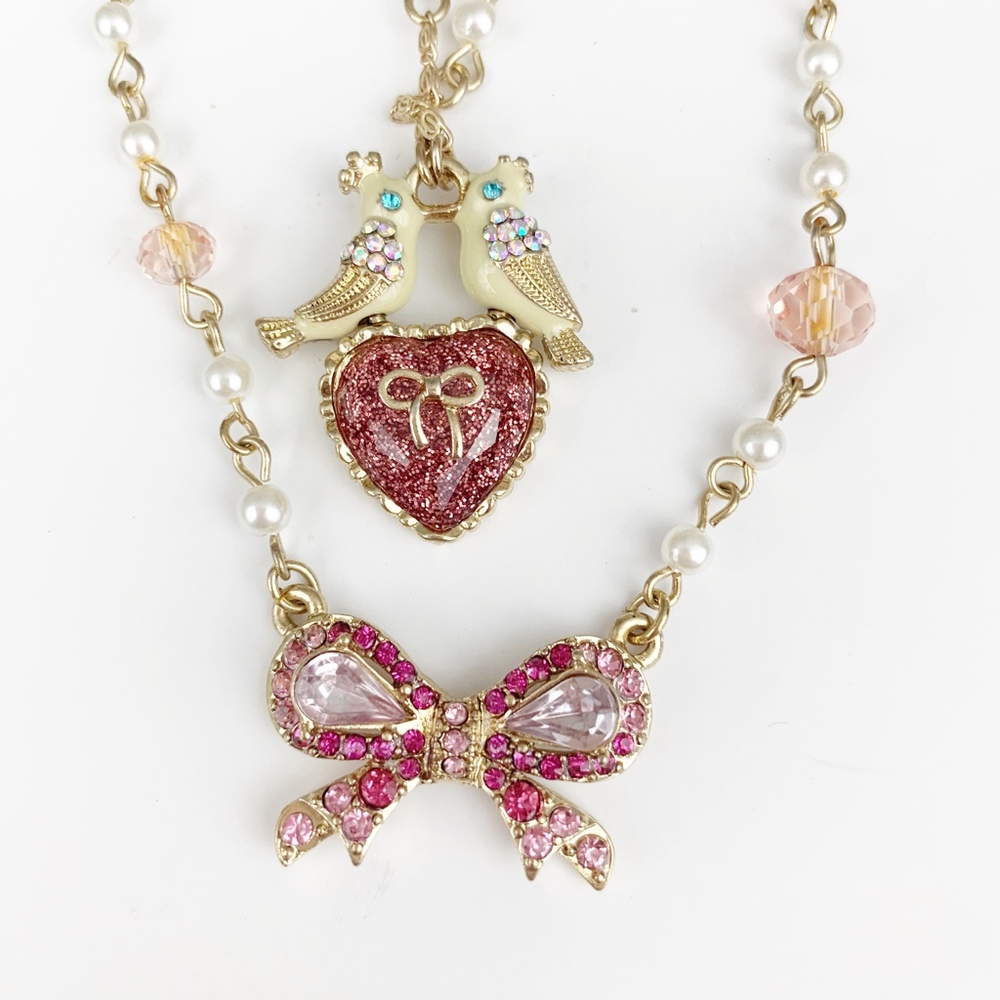 BETSEY JOHNSON Love Birds, Heart, Bow Necklace - Picture 3 of 8